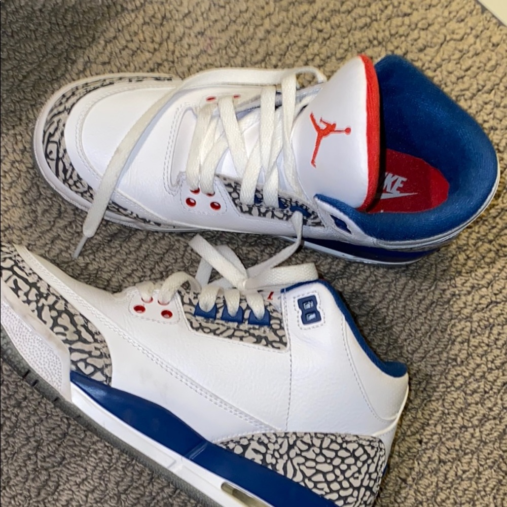Jordan 3 true blue size 6.5 youth. 8 women